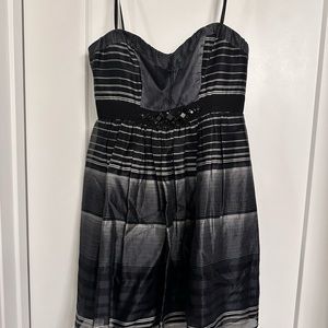 BCBGMAXAZRIA Strapless Sweetheart Neckline with embellished Waist detail